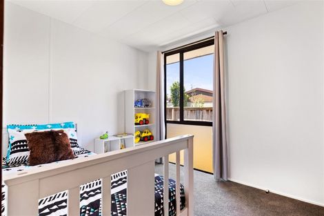 Photo of property in 8 Cameron Place, Ranui, Auckland, 0612