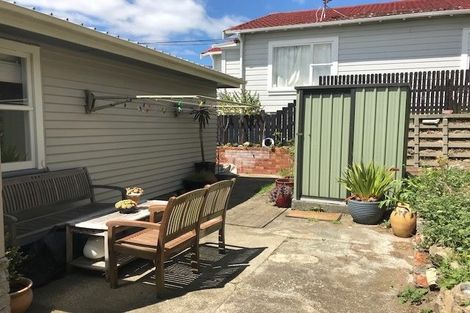 Photo of property in 22 Ferry Street, Seatoun, Wellington, 6022