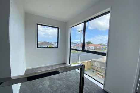 Photo of property in 42 Lavelle Road, Henderson, Auckland, 0612