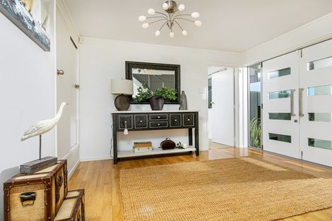 Photo of property in 25 Parr Terrace, Castor Bay, Auckland, 0620