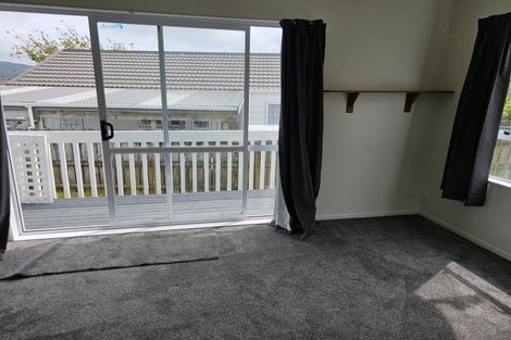 Photo of property in 33 Guadeloupe Crescent, Grenada Village, Wellington, 6037