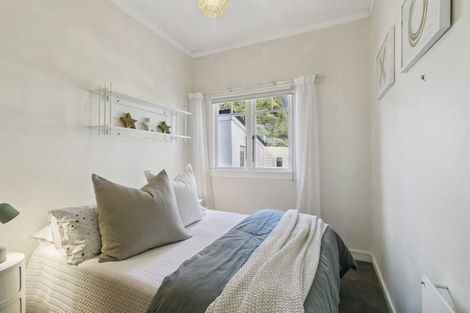 Photo of property in 281 Queens Drive, Lyall Bay, Wellington, 6022