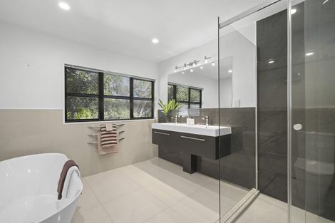 Photo of property in 8 Valley View, Mount Pleasant, Christchurch, 8081