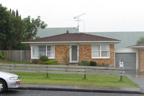 Photo of property in 1/50 Cheval Drive, Totara Vale, Auckland, 0629