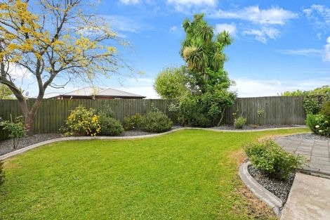 Photo of property in 8 Thistledown Place, Woolston, Christchurch, 8062