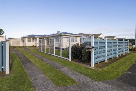 Photo of property in 6 Ngaio Place, Hawera, 4610