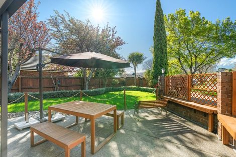 Photo of property in 31 Brockhall Lane, Avonhead, Christchurch, 8042