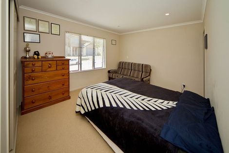 Photo of property in 3 Jomard Terrace, Northcross, Auckland, 0632