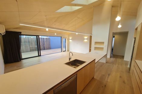 Photo of property in 39 Derwent Street, Island Bay, Wellington, 6023