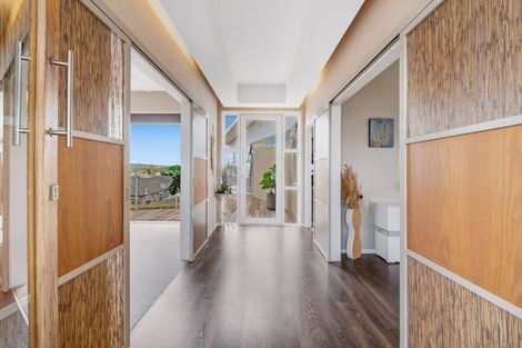 Photo of property in 21 Grand Drive, Orewa, 0931