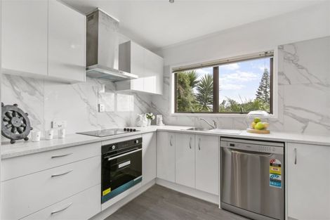 Photo of property in 65 Reynella Drive, Massey, Auckland, 0614