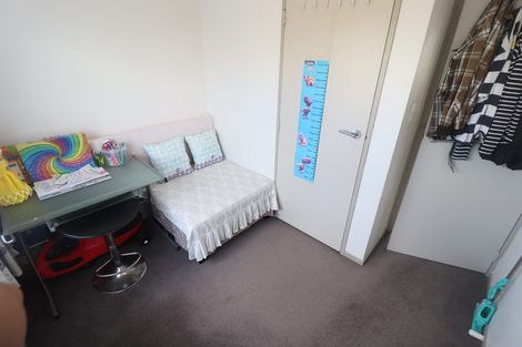 Photo of property in 2/99 Ocean View Road, Hillcrest, Auckland, 0627