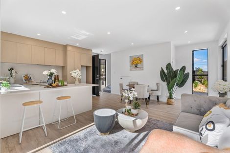 Photo of property in 2/10 Hutchinsons Road, Bucklands Beach, Auckland, 2014