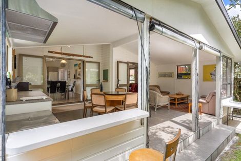 Photo of property in 218 Patuwai Drive, Whangamata, 3620