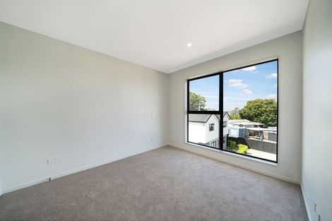 Photo of property in 5/107 Hobsonville Road, West Harbour, Auckland, 0618