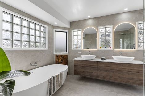 Photo of property in 14 The Parade, Bucklands Beach, Auckland, 2012