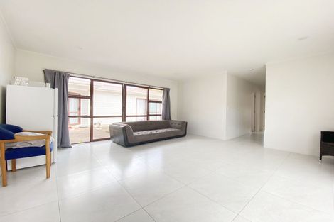 Photo of property in 134 Colwill Road, Massey, Auckland, 0614