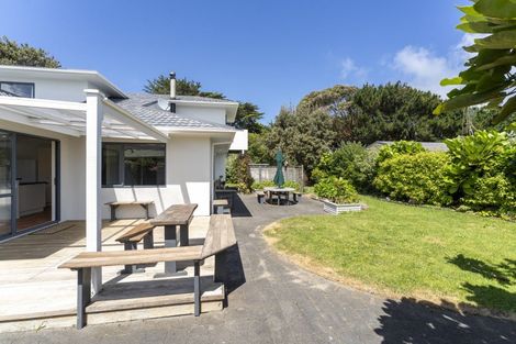 Photo of property in 9 Caughley Place, Otaki Beach, Otaki, 5512