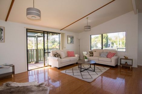 Photo of property in 33a Hutchinson Avenue, New Lynn, Auckland, 0600