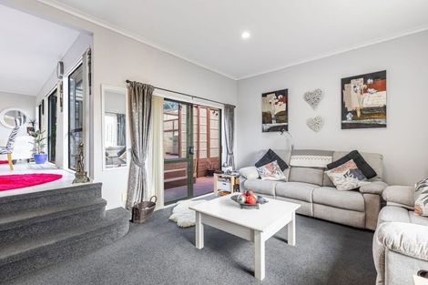 Photo of property in 52 Hewlett Road, Massey, Auckland, 0614