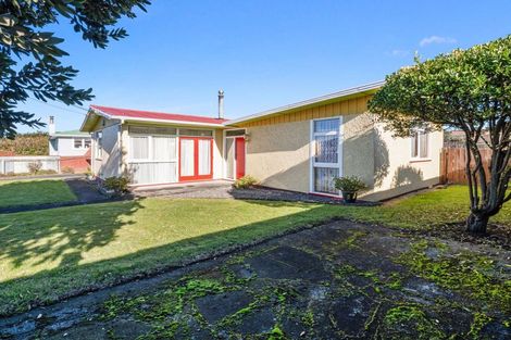 Photo of property in 21 Raupo Street, Castlecliff, Whanganui, 4501