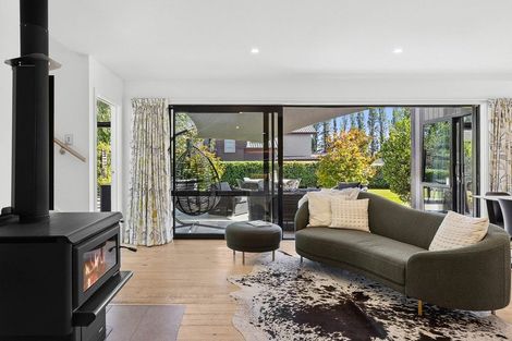 Photo of property in 5 Jessies Crescent, Wanaka, 9305