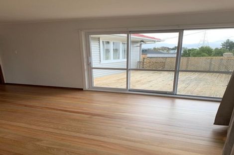 Photo of property in 32a Toru Street, Te Atatu Peninsula, Auckland, 0610