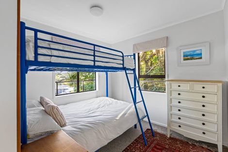 Photo of property in 3 Leigh Road, Leigh, 0985