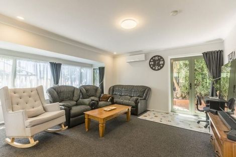 Photo of property in 28 Ruapehu Street, Paraparaumu, 5032