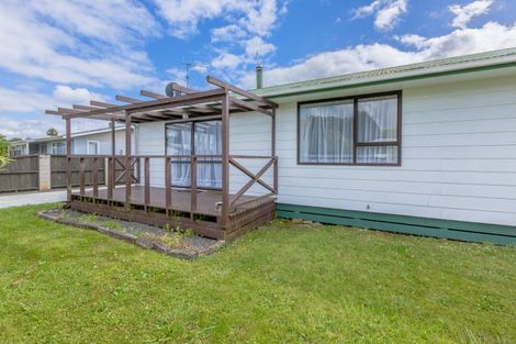 Photo of property in 1 Latham Stubbs Crescent, Waipawa, 4210
