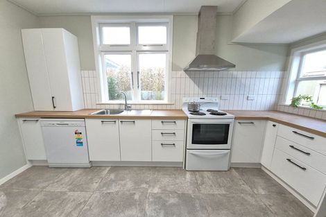 Photo of property in 24 Stone Street, Miramar, Wellington, 6022