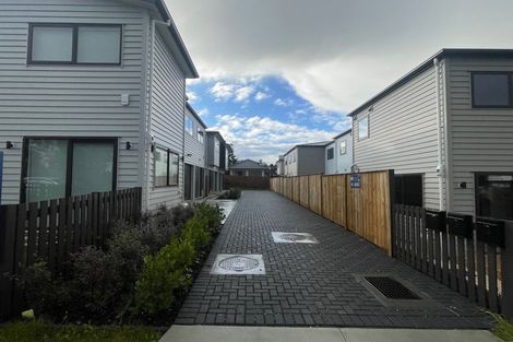 Photo of property in 8d Minaret Drive, Bucklands Beach, Auckland, 2014