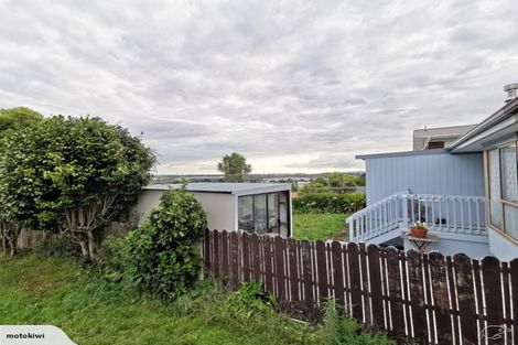 Photo of property in 2/17 Miramar Place, Pakuranga, Auckland, 2010