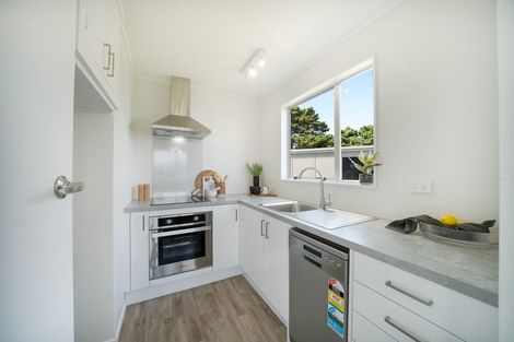 Photo of property in 29a Chetwode Grove, Newlands, Wellington, 6037