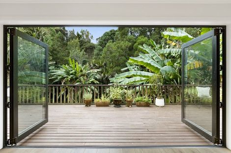 Photo of property in 18 Paturoa Road, Titirangi, Auckland, 0604