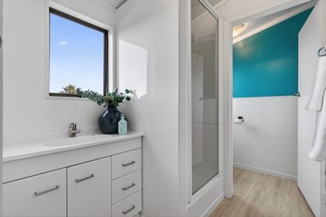 Photo of property in 2 Memorial Drive, Parahaki, Whangarei, 0112