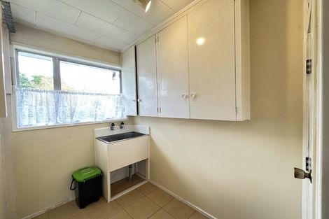 Photo of property in 12 Lynley Place, Pakuranga Heights, Auckland, 2010