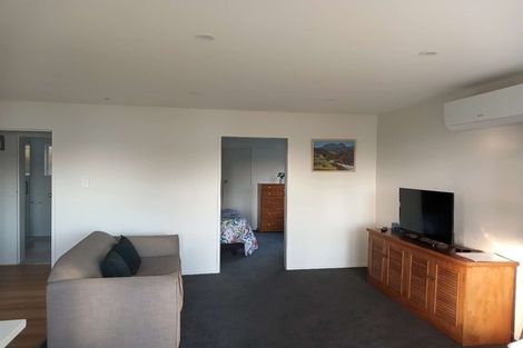Photo of property in 5 Chapman Road, Te Atatu Peninsula, Auckland, 0610