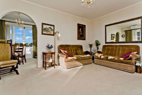 Photo of property in 13 Kennedy Avenue, Forrest Hill, Auckland, 0620
