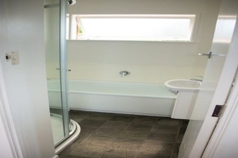 Photo of property in 22 Old Lake Road, Narrow Neck, Auckland, 0624