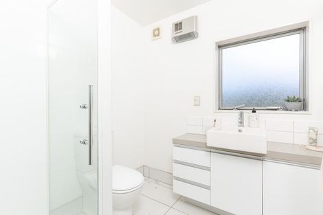 Photo of property in 10 Saddleback Grove, Karori, Wellington, 6012