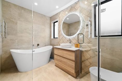 Photo of property in 18 Emerald Avenue, Rosehill, 2113