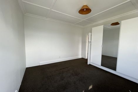 Photo of property in 24 Hungerford Road, Lyall Bay, Wellington, 6022