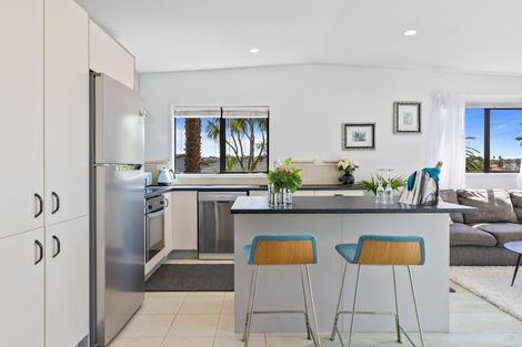 Photo of property in 38 Hyde Road, Rothesay Bay, Auckland, 0630