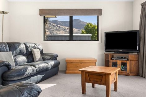 Photo of property in 1 Coromandel Street, Wanaka, 9305
