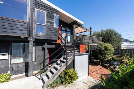 Photo of property in 2 Tahi Road, Paraparaumu Beach, Paraparaumu, 5032