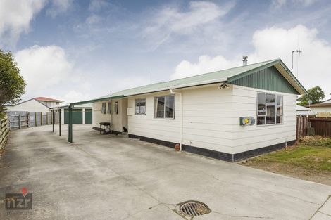 Photo of property in 26 Cumberland Place, Kelvin Grove, Palmerston North, 4414
