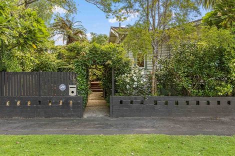 Photo of property in 24 Myrtle Street, Hamilton East, Hamilton, 3216