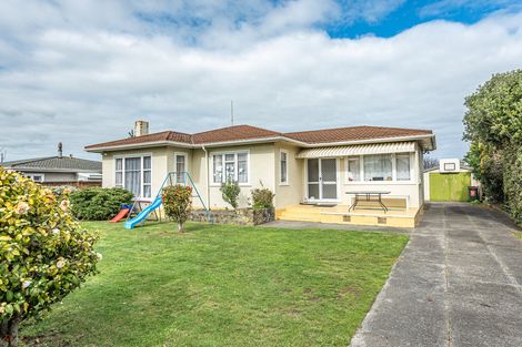 Photo of property in 4 Tongariro Street, Castlecliff, Whanganui, 4501