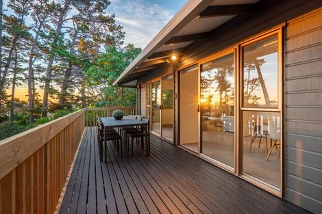 Photo of property in 32 Rosecamp Road, Beach Haven, Auckland, 0626